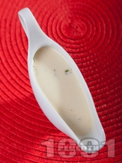 Млечен сос от пет сирена (синьо сирене, ементал, фета, чедър, мимолет) за салати - снимка на рецептата